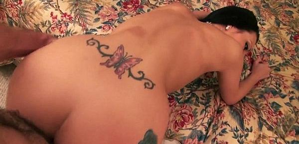  Tattooed girlfriend rides dick